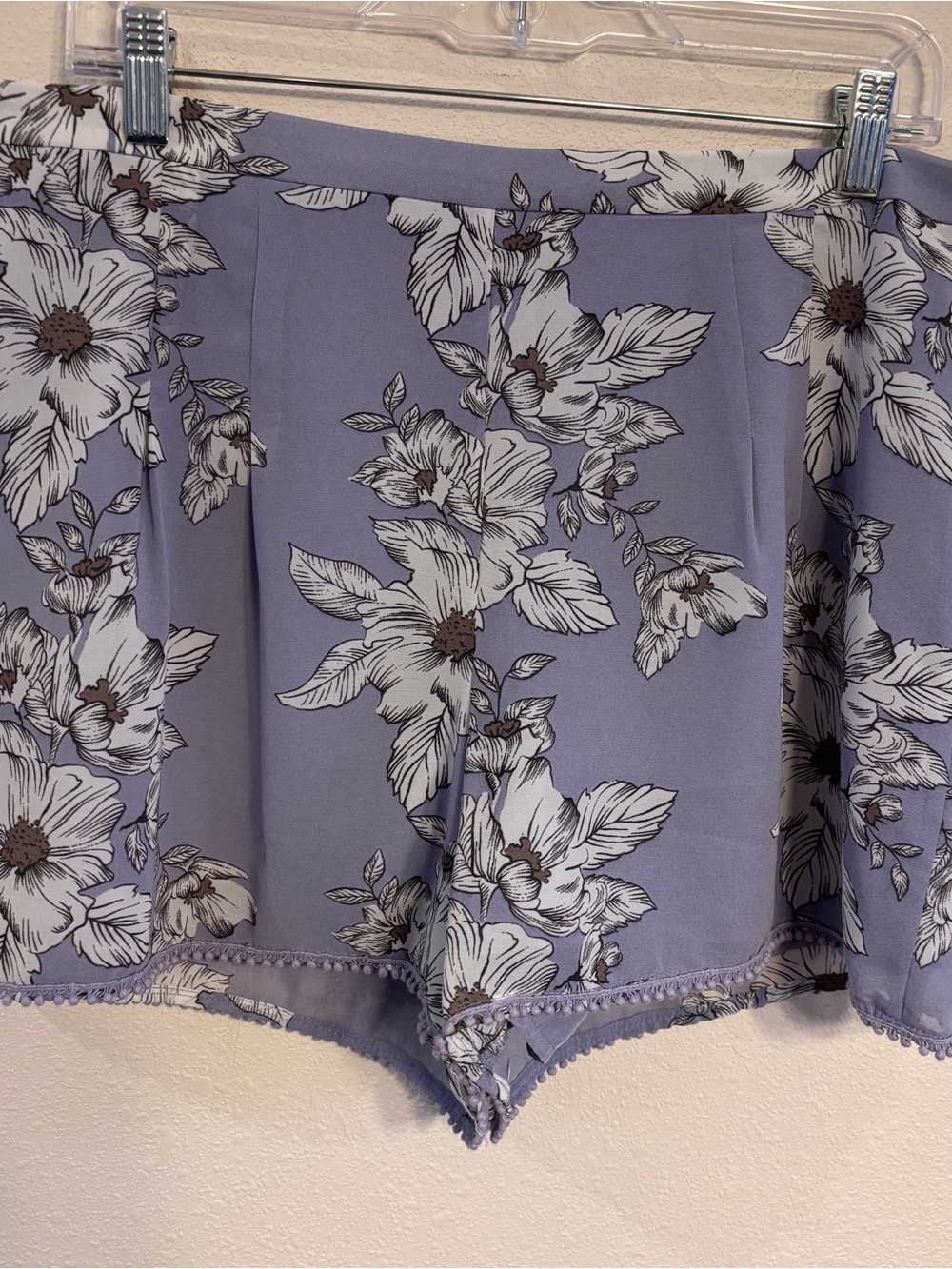 Gianni Bini Women's Lavender Floral Lace-Trim Shorts SZ Large